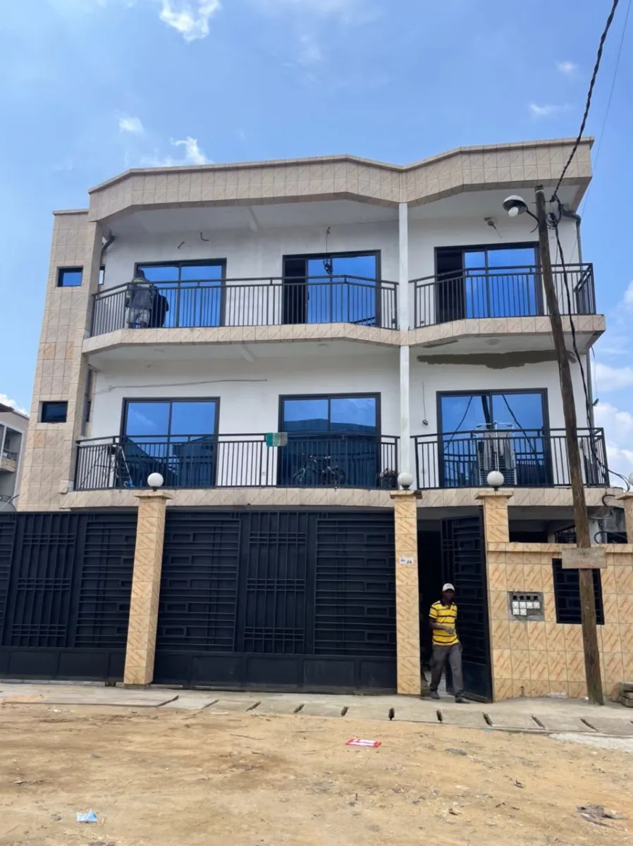 IMMEUBLE A VENDRE MAKEPE 300m2 — Léa immobilier au Cameroun