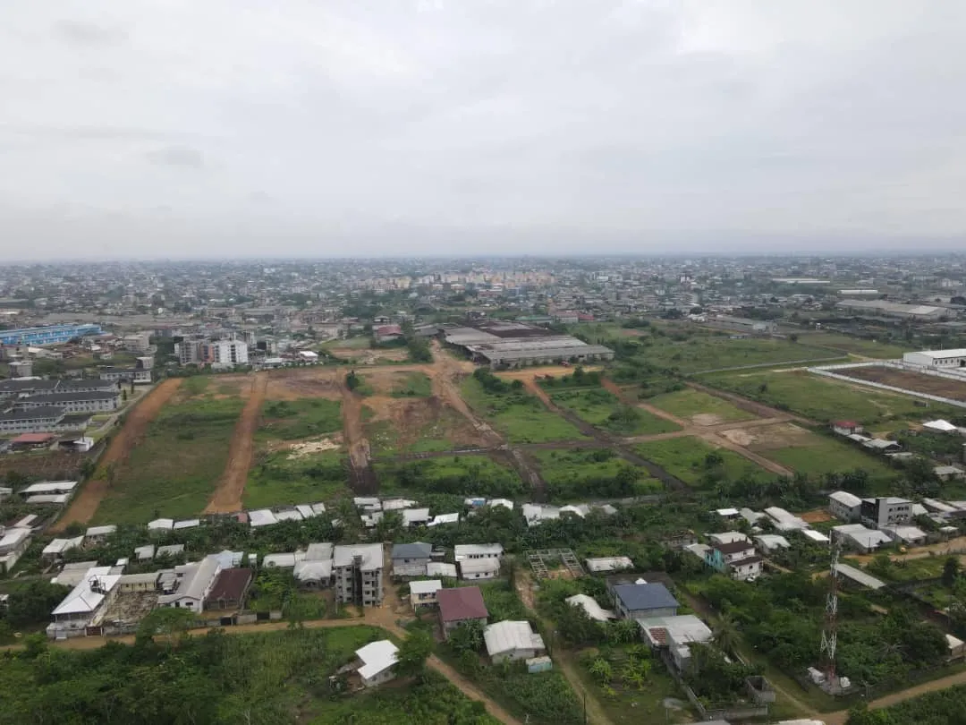 Terrain titré à vendre à yassa derrière sky motto — Léa immobilier au Cameroun