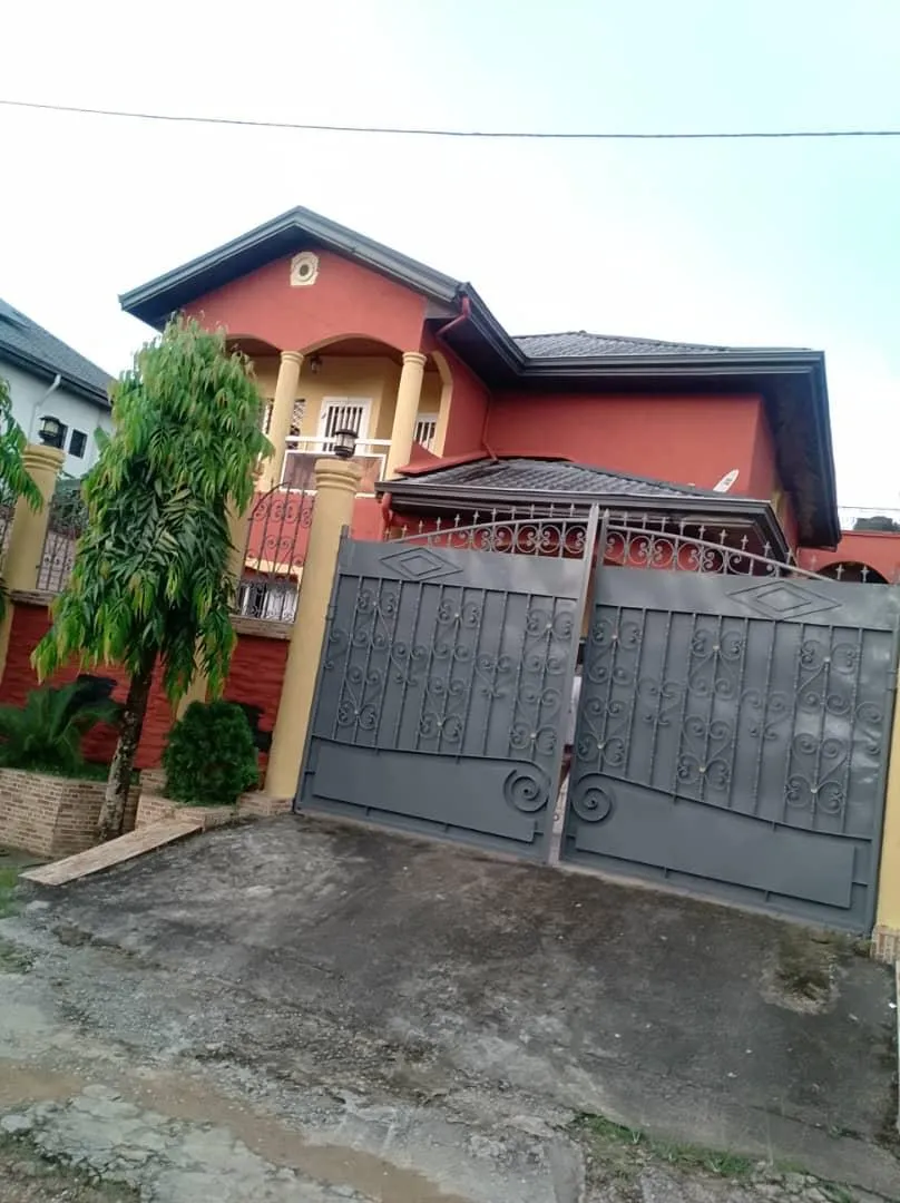 Duplex haut standing à vendre à douala quartier Logpom — Léa immobilier au Cameroun