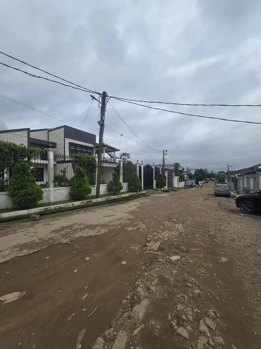 Terrain titré vendre santa Barbara Bonamoussadi 588m2 — Léa immobilier au Cameroun