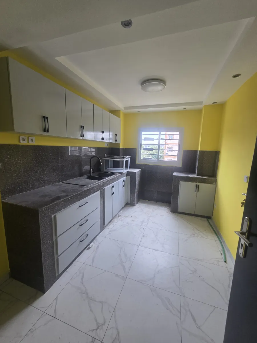 Appartement style duplex lumineux haut standing à louer Bonamoussadi — Léa immobilier au Cameroun
