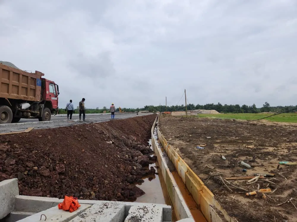 Terrain titré à vendre à bonamoussadi denver bordure goudron 5000m2 — Léa immobilier au Cameroun