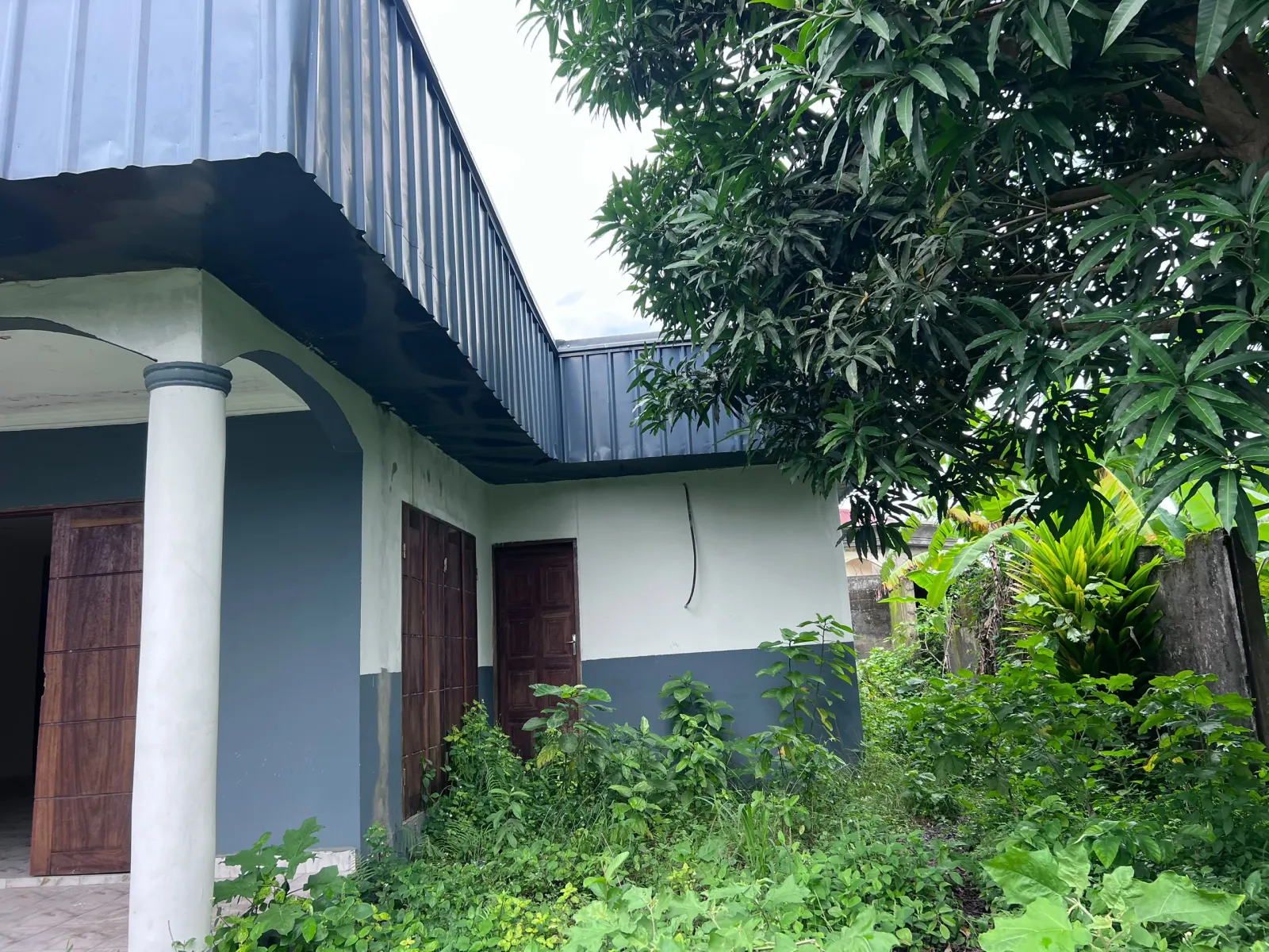 SUPERBE VILLA NEUVE JAMAIS HABITÉE ANCIENNE ROUTE BONABERI au Cameroun
