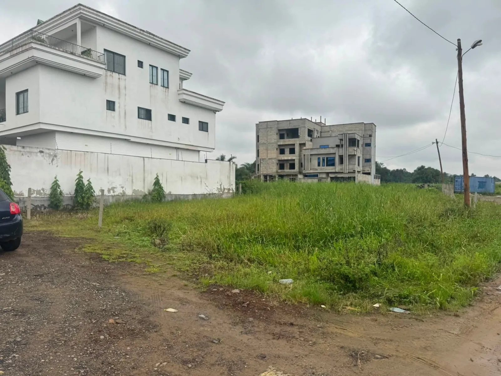 Terrain titré à vendre a bonamoussadi denver superficie 500 et 300m2 au Cameroun